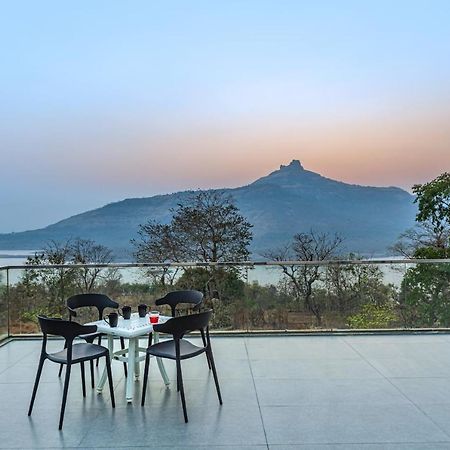 Saffronstays Stargazer, Karjat - Luxury Pool Villa With Lake View Eksteriør billede