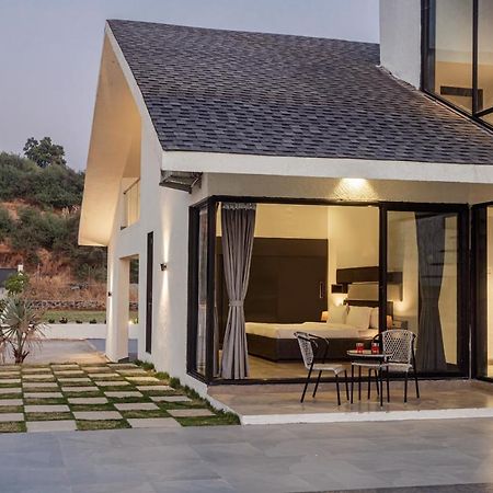 Saffronstays Stargazer, Karjat - Luxury Pool Villa With Lake View Eksteriør billede