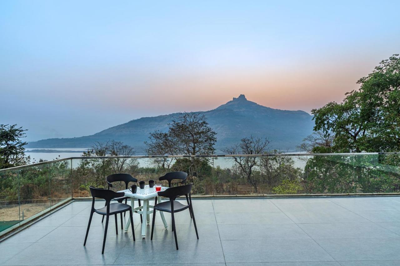 Saffronstays Stargazer, Karjat - Luxury Pool Villa With Lake View Eksteriør billede