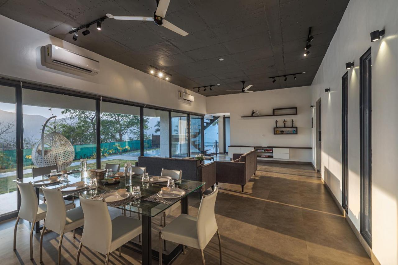 Saffronstays Stargazer, Karjat - Luxury Pool Villa With Lake View Eksteriør billede