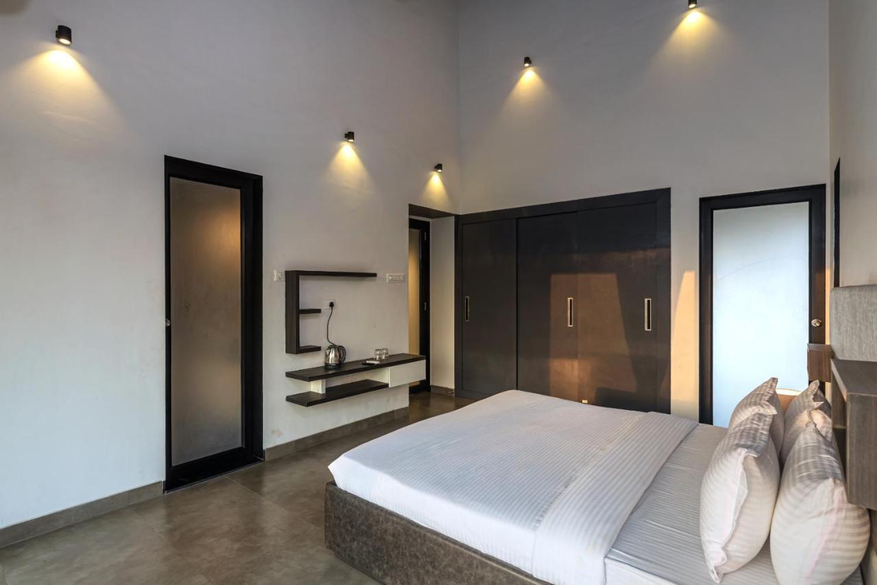 Saffronstays Stargazer, Karjat - Luxury Pool Villa With Lake View Eksteriør billede