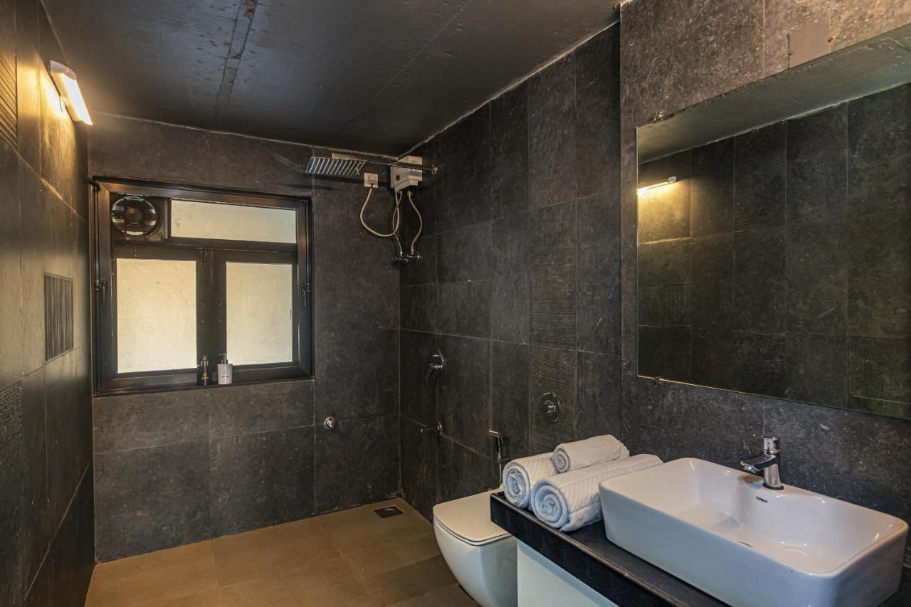 Saffronstays Stargazer, Karjat - Luxury Pool Villa With Lake View Eksteriør billede