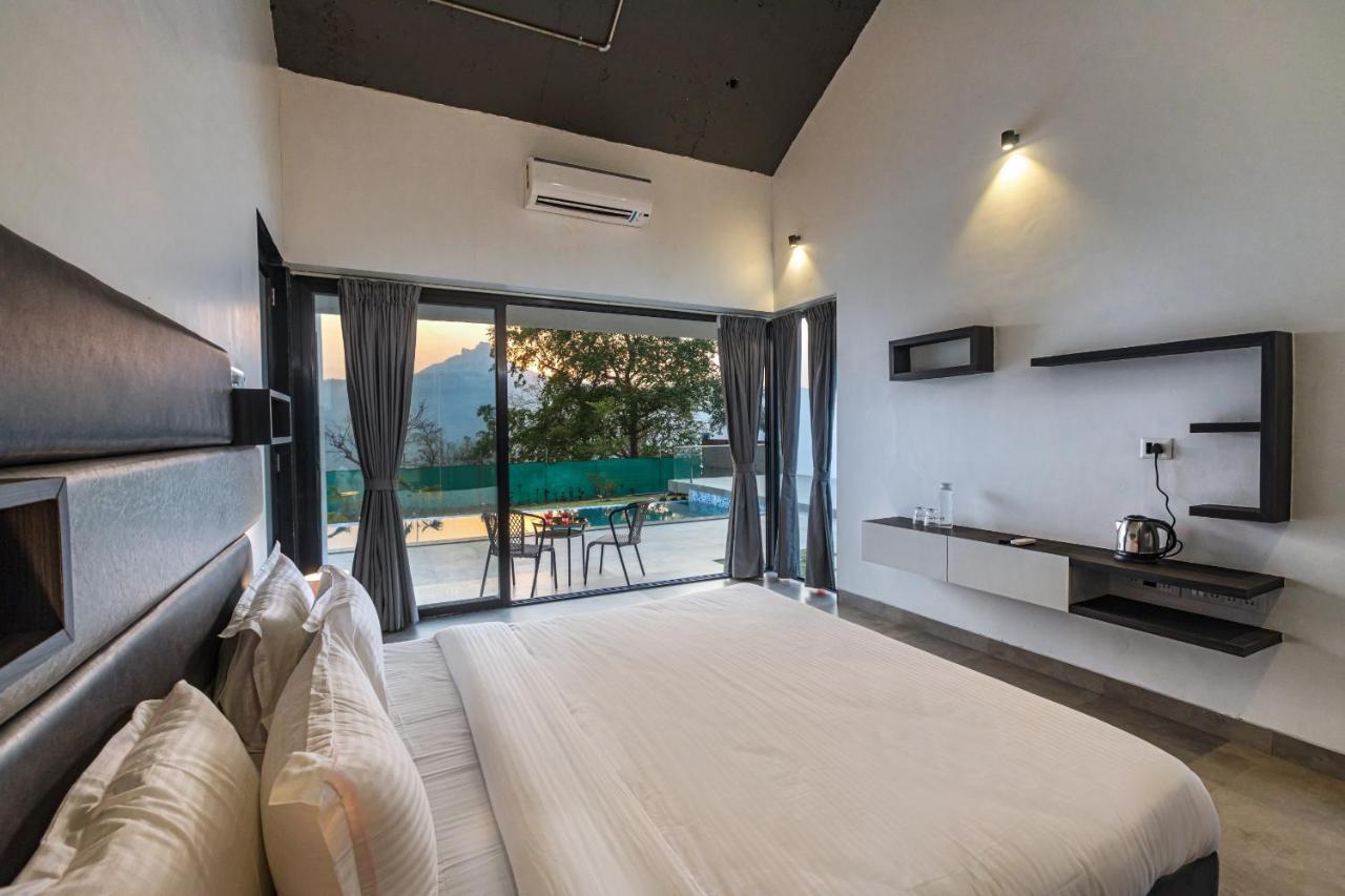 Saffronstays Stargazer, Karjat - Luxury Pool Villa With Lake View Eksteriør billede