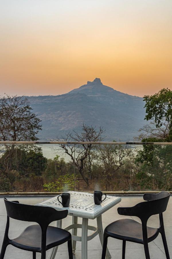 Saffronstays Stargazer, Karjat - Luxury Pool Villa With Lake View Eksteriør billede